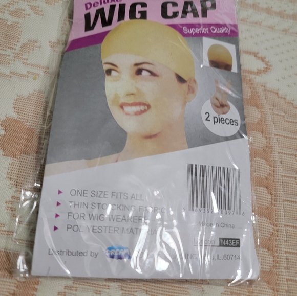 Light brown wig. - Picture 3 of 3